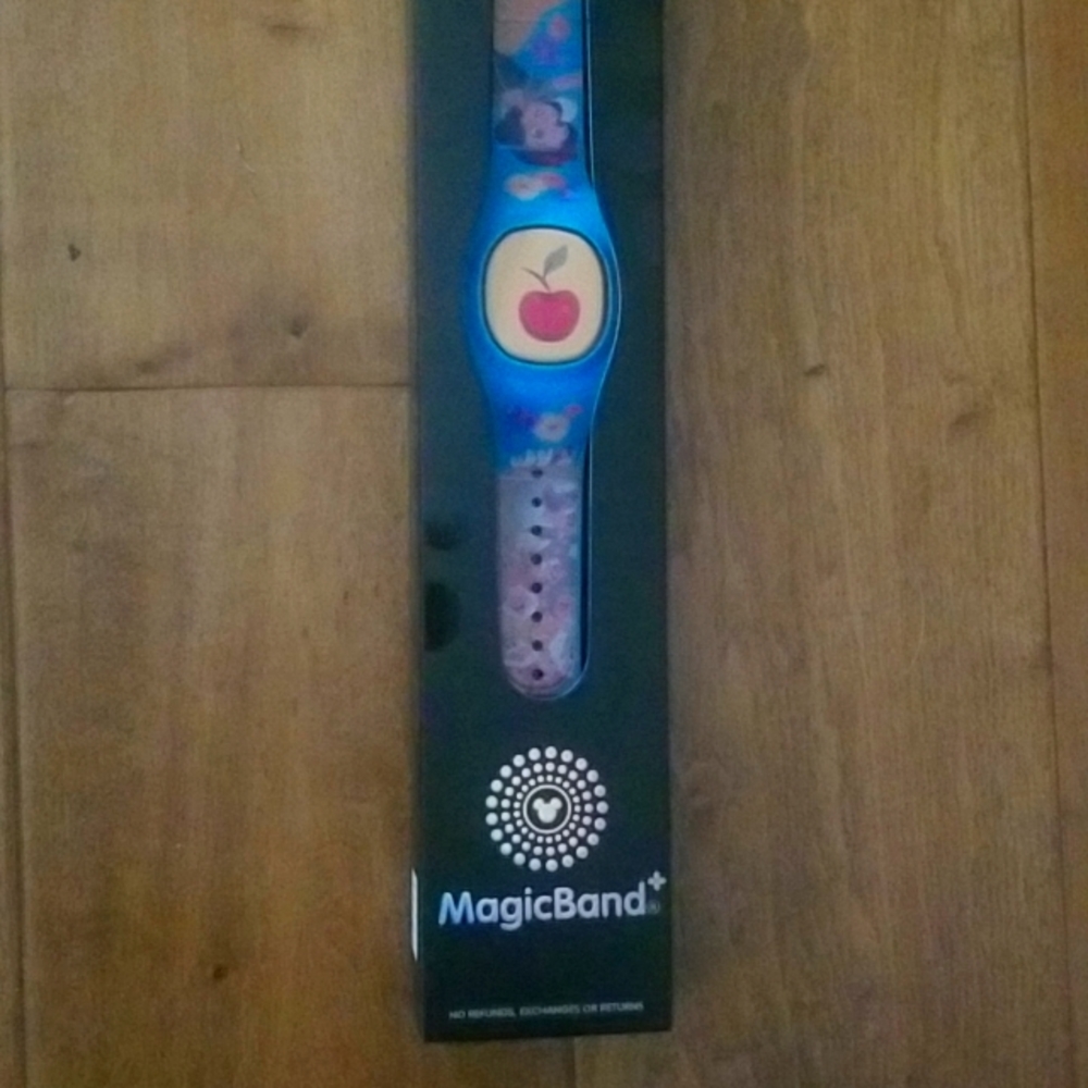 Limited edition Snow White Magicband plus